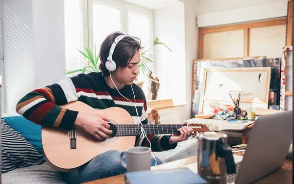 Learn Guitar from LFM